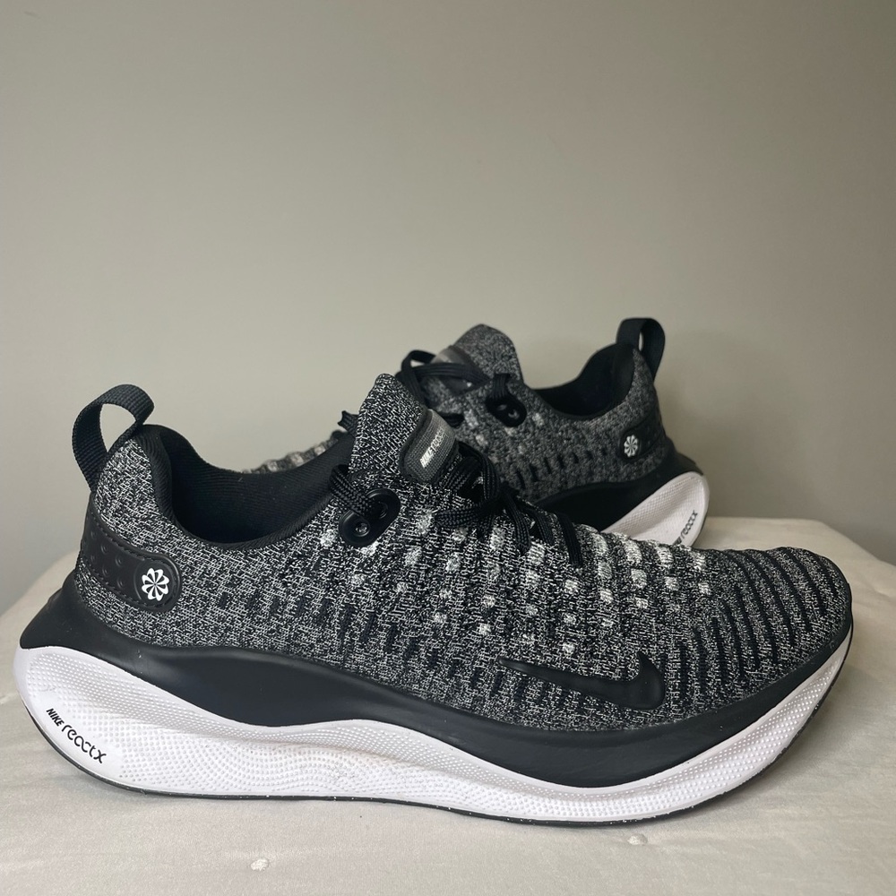 InfinityRN 4 Black /Grey Knit 👟